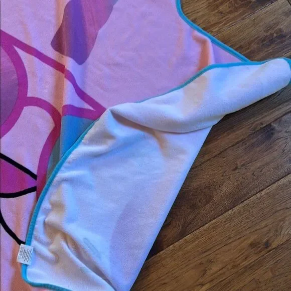 Oversized Jumbo Cat-Shaped Beach Towel with Sunglasses Design - Picture 8 of 8